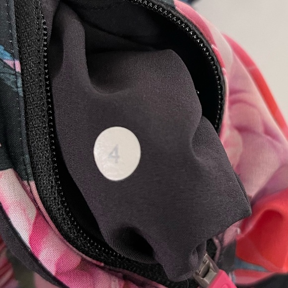 Lululemon Tracker Short II Secret Garden Black 4 Rare Discontinued Color - Picture 10 of 15